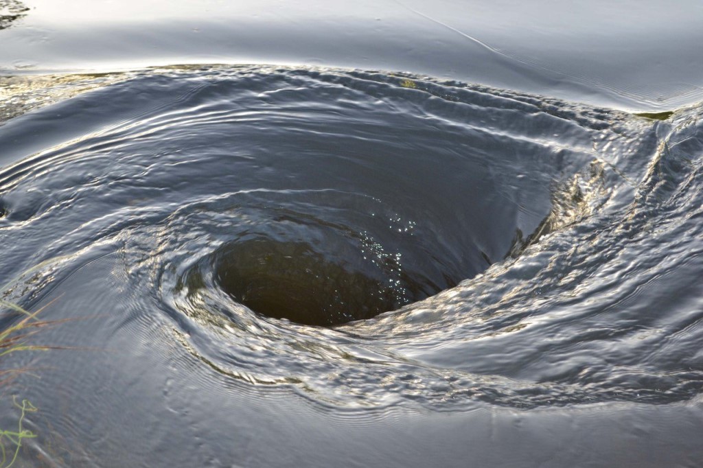 Воронка в море фото Воронка в море фото