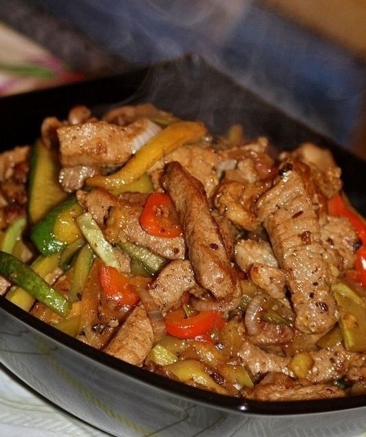 Мясо с овощами на сковороде фото Мясо с овощами на сковороде фото